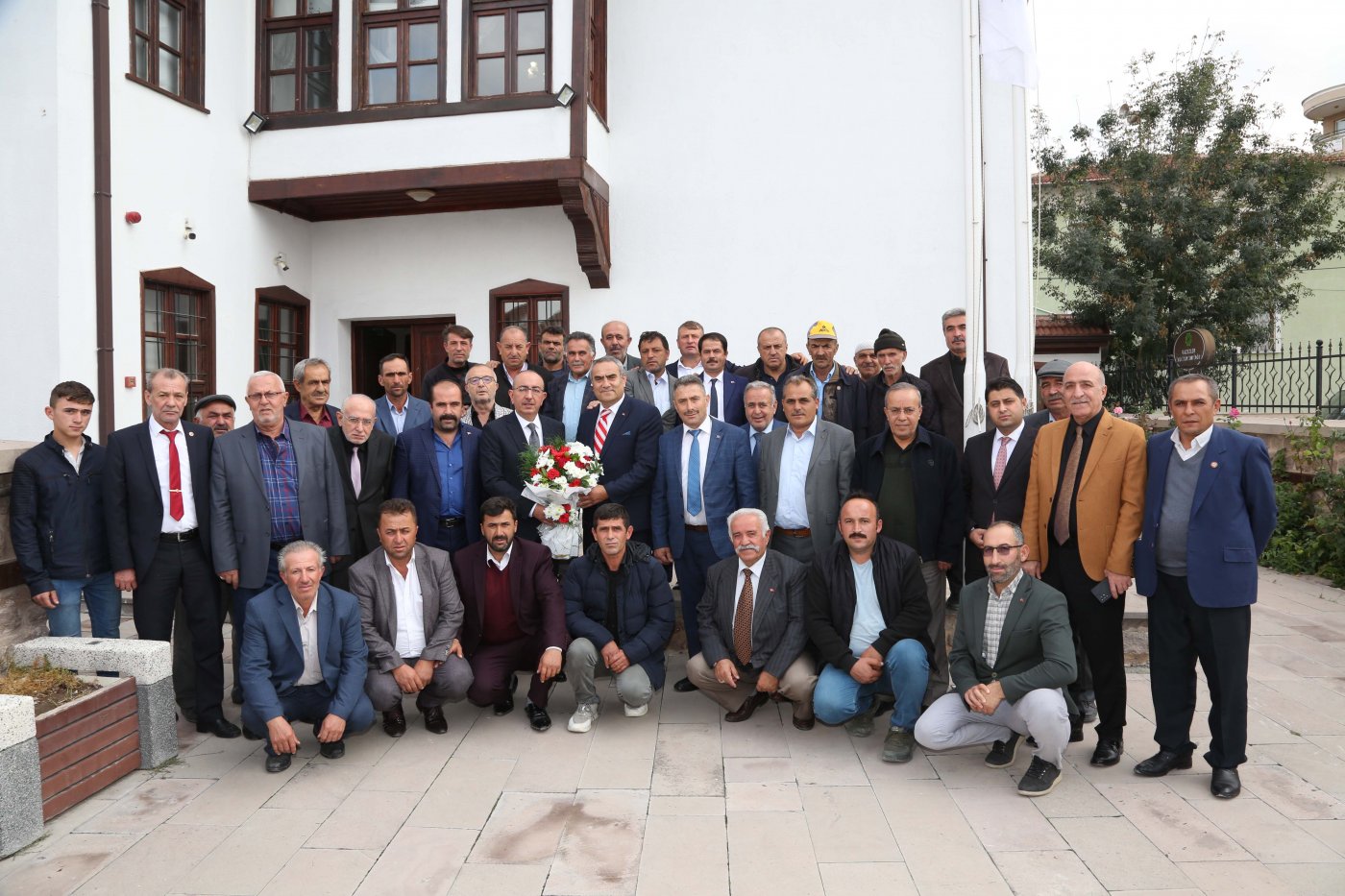 BAŞKAN KAVUŞ MERAM MUHTARLARININ GÜNÜNÜ KUTLADI
