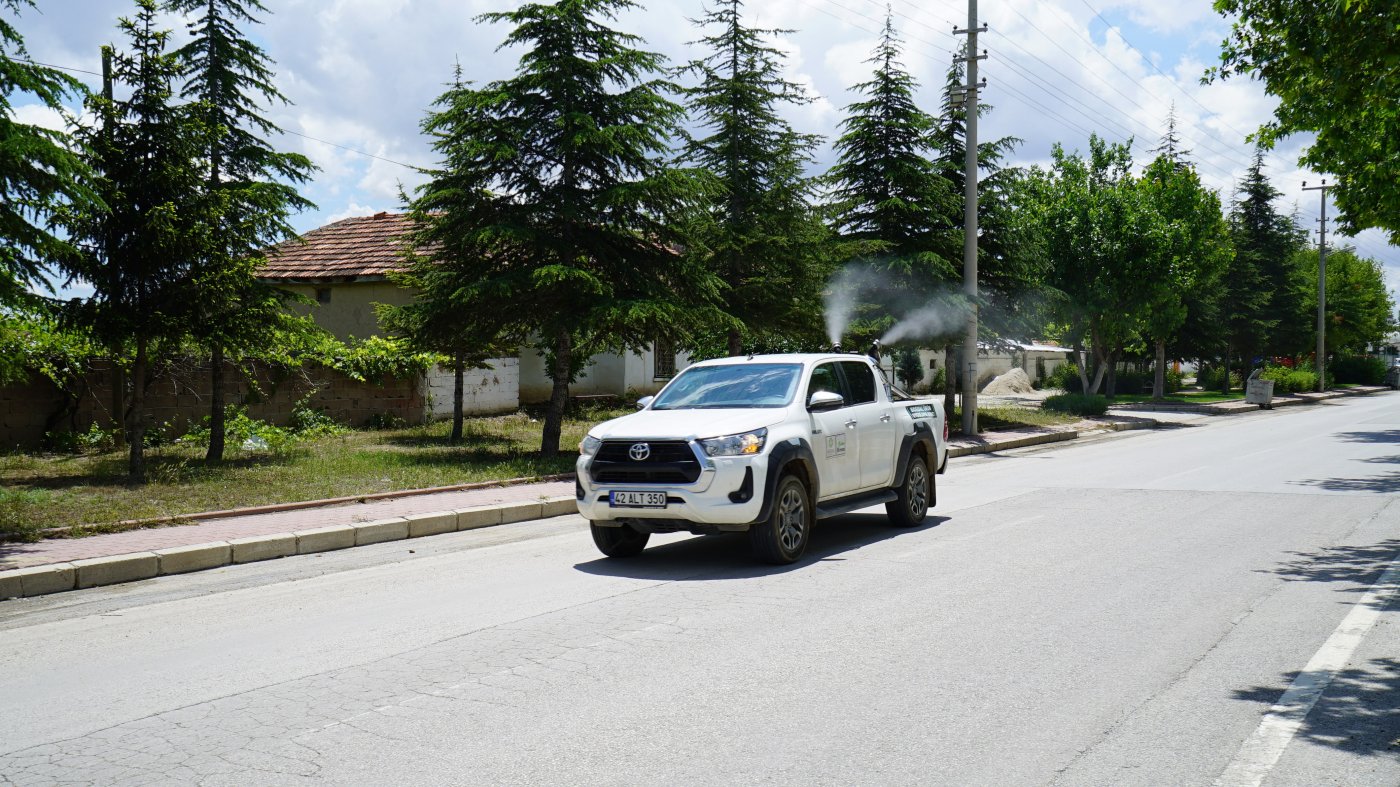 MERAM’DA LARVA VE UÇKUNLA MÜCADELE TÜM HIZIYLA DEVAM EDİYOR