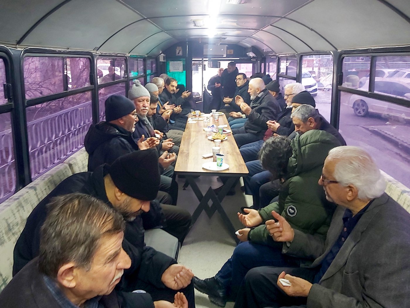 MERAM BELEDİYESİ TAZİYE ARAÇLARIYLA EN ACI GÜNLERİNDE DE VATANDAŞLARIN YANINDA 