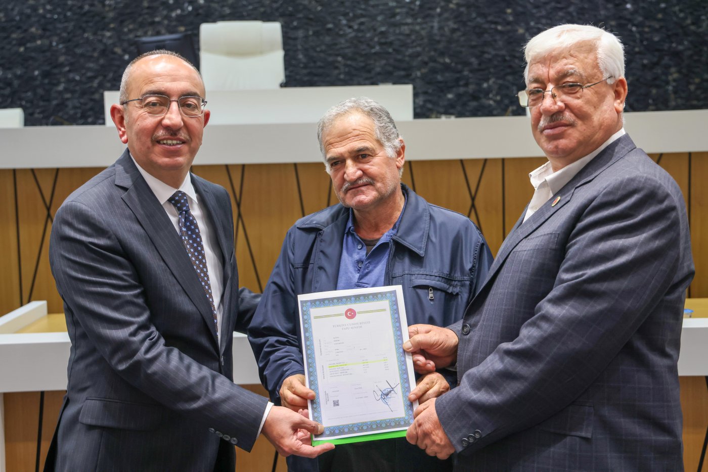YAYLAPINAR MAHALLESİ'NDE 1300 KİŞİ DAHA YENİ TAPULARINA KAVUŞTU