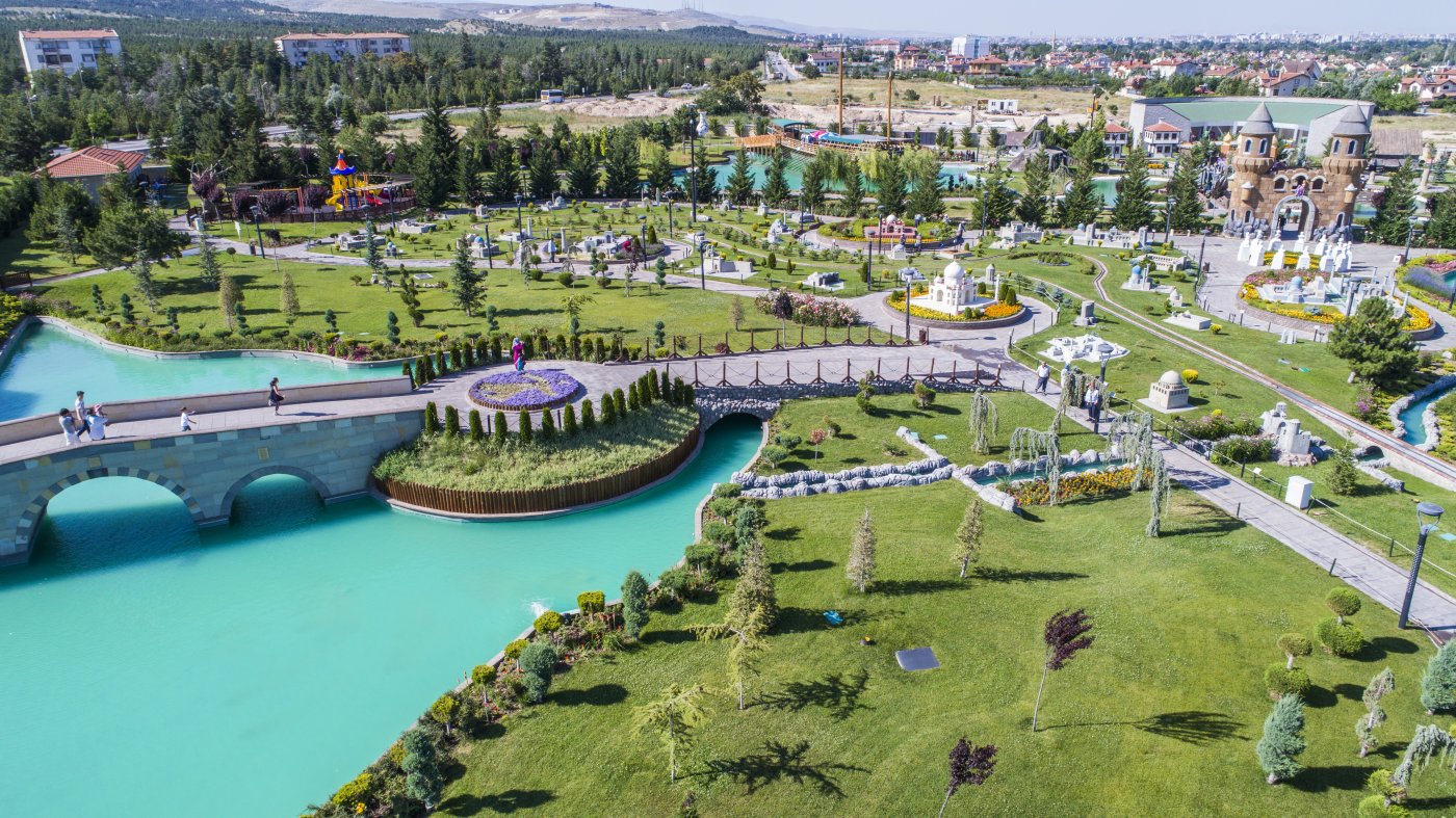 80 Binde Devri Alem Parkı